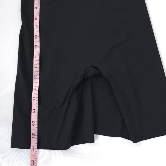 SPANX Women's Thinstincts High-Waisted Mid-Thigh Short size Large - Picture 8 of 9